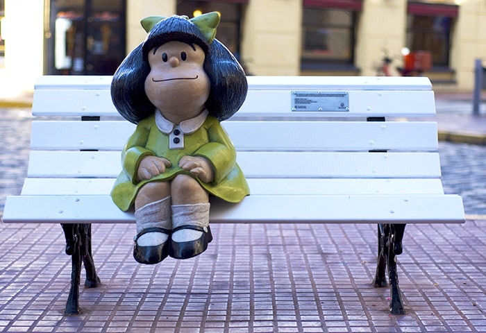 Estátua da Mafalda na esquuina das ruas Chile e Defensia | Foto por Beatrice Murch