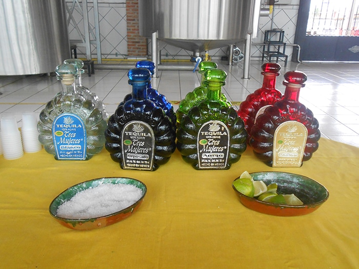 Quatro tipos de tequila disponíveis para degustação na destilaria Tres Mujeres | Foto por Renata Ferri