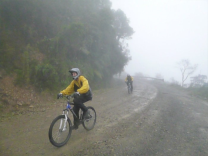 Estradas estreitas e muita neblina ao longo do percurso | Foto por Rodrigo Bortoluzzi