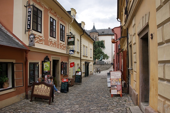 Típica rua de Kutná Hora Foto | Vinícius Fontana