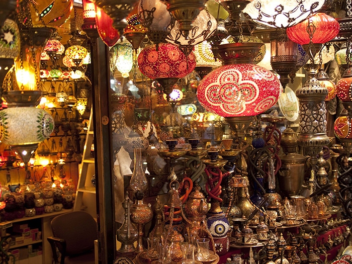 Centenas de luminárias no Grand Bazar | Foto por Dieter Titz